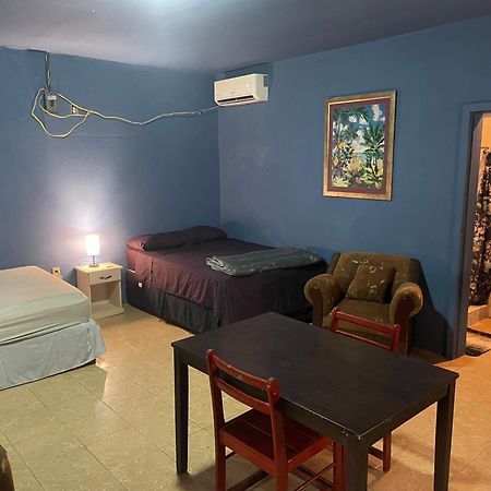 Airport Inn Roatan Ngoại thất bức ảnh