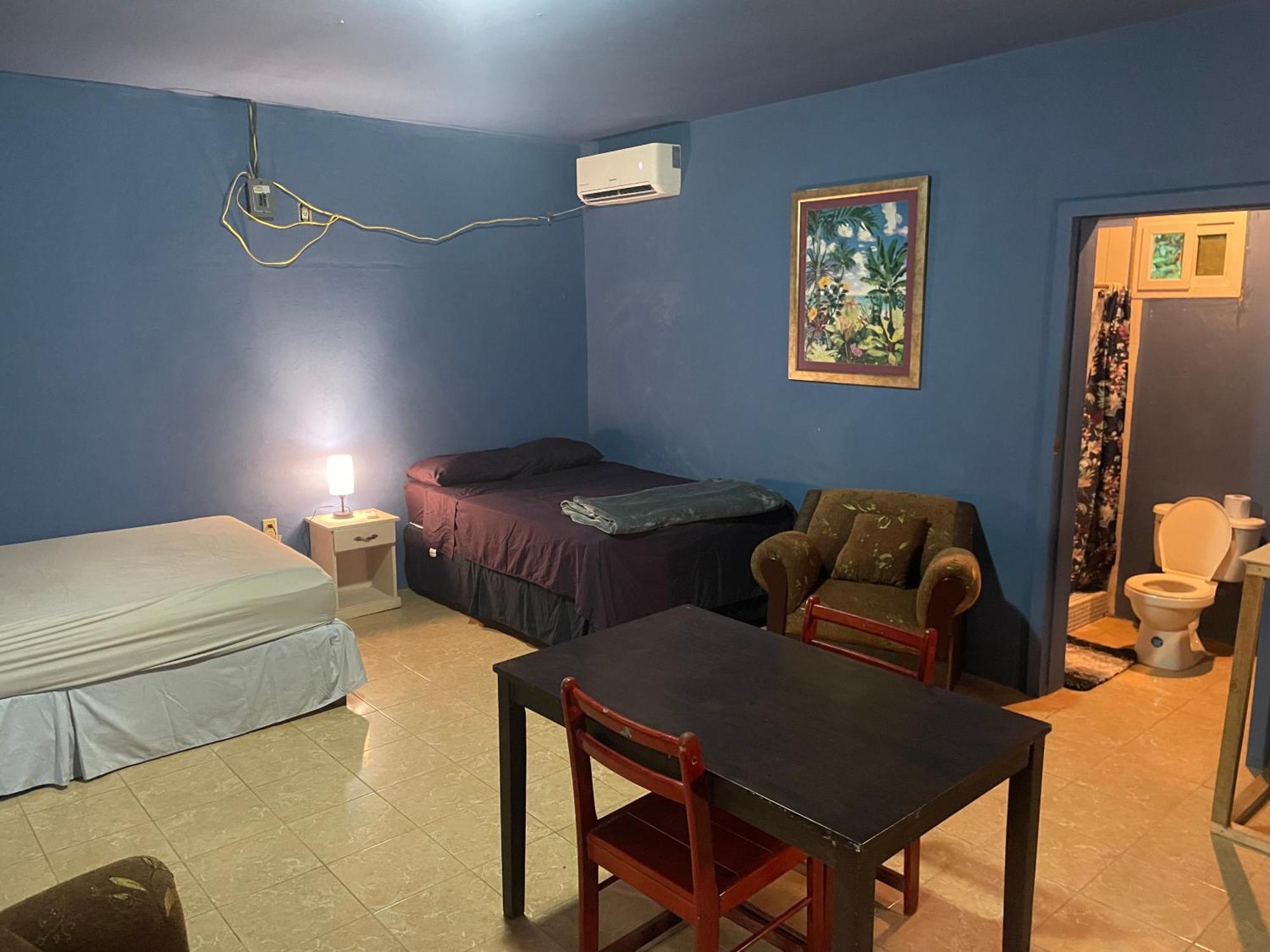 Airport Inn Roatan Ngoại thất bức ảnh