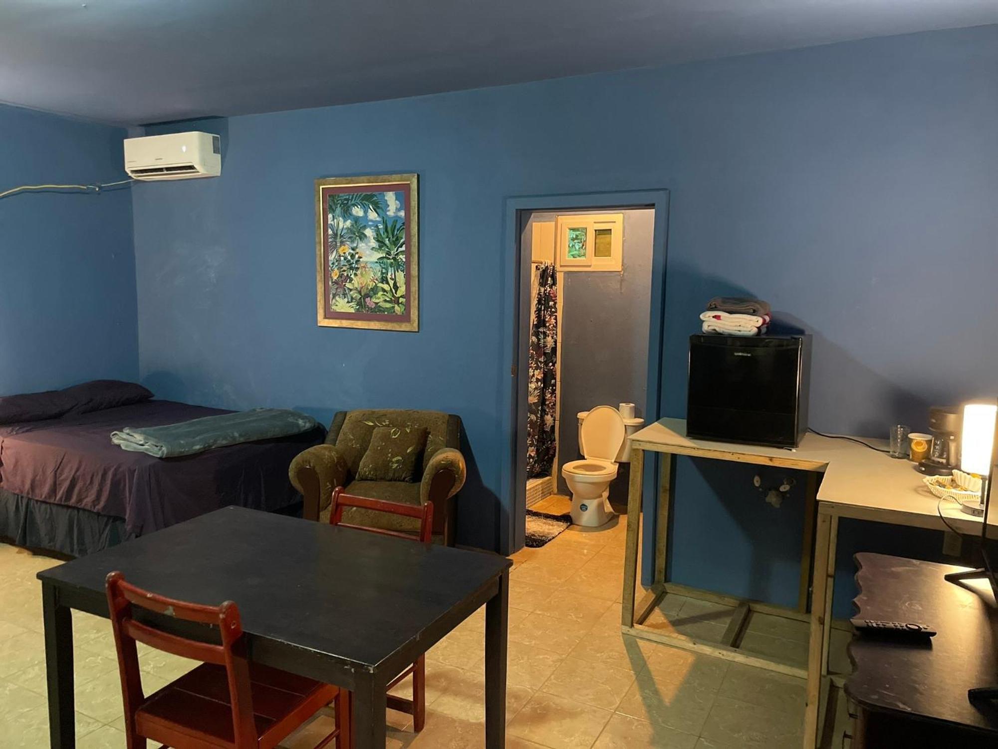 Airport Inn Roatan Ngoại thất bức ảnh