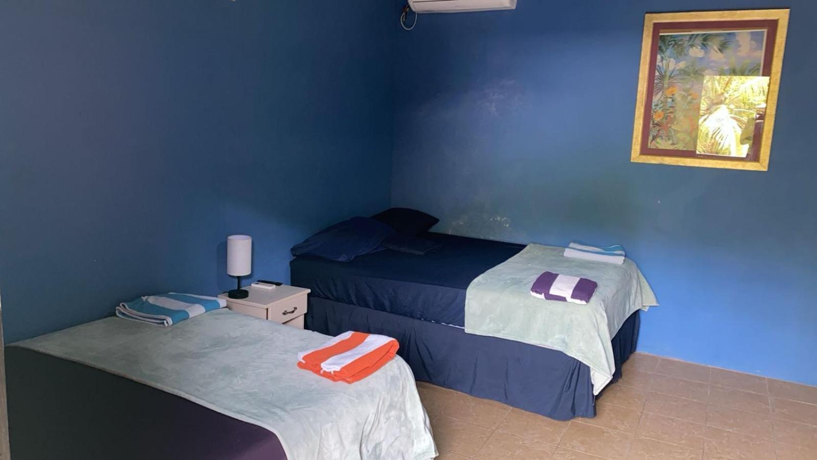 Airport Inn Roatan Ngoại thất bức ảnh