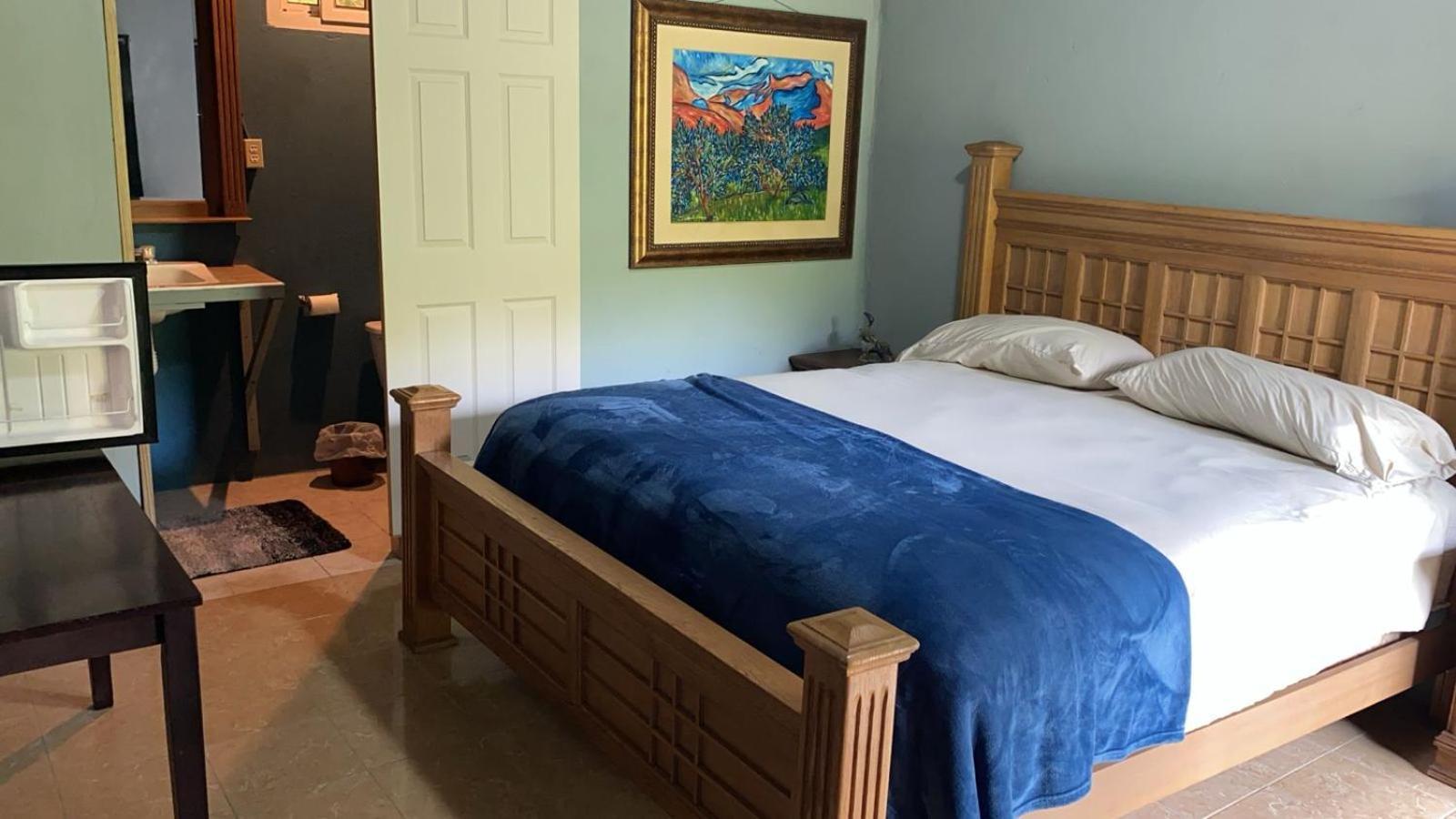 Airport Inn Roatan Ngoại thất bức ảnh