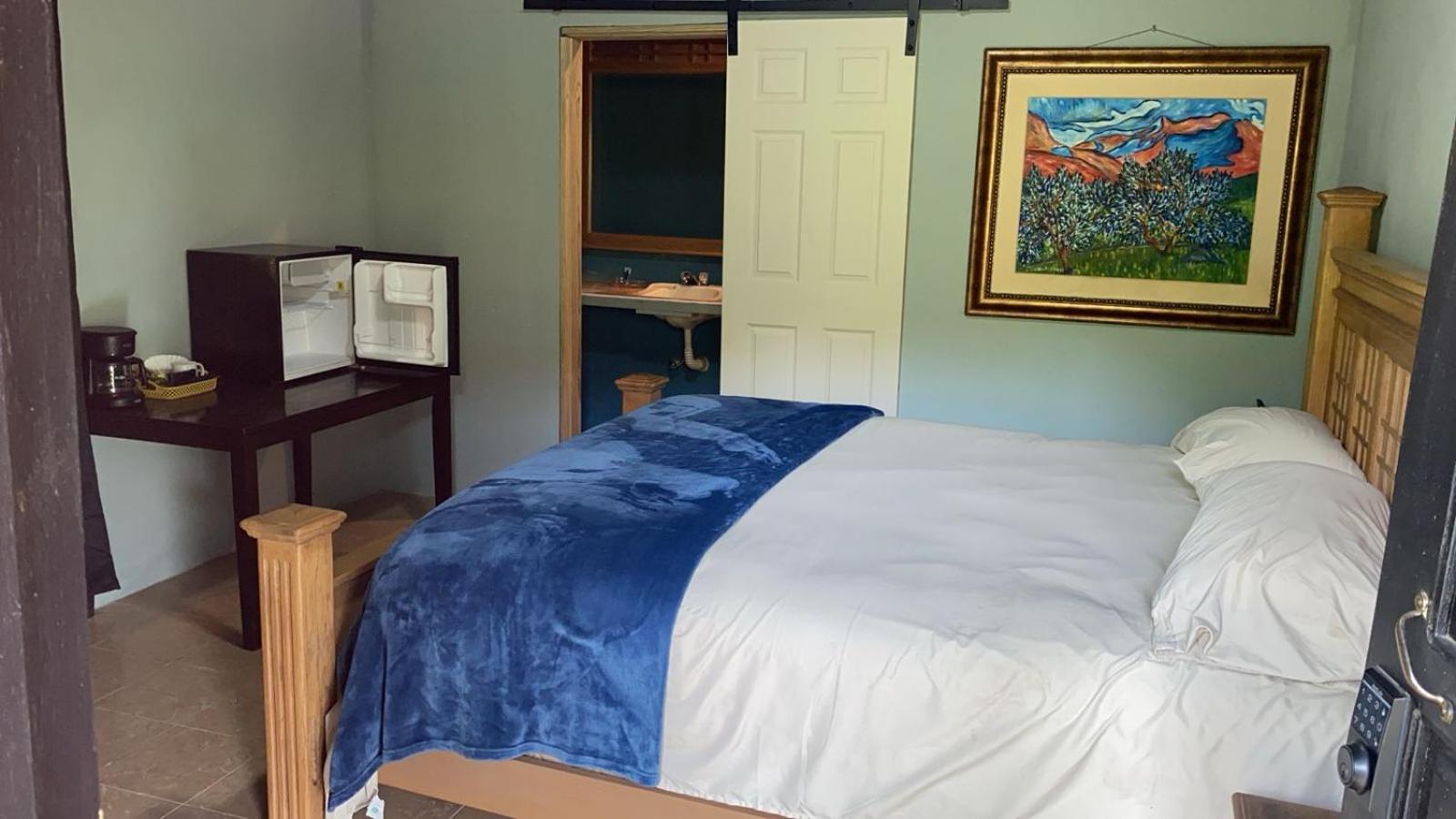 Airport Inn Roatan Ngoại thất bức ảnh