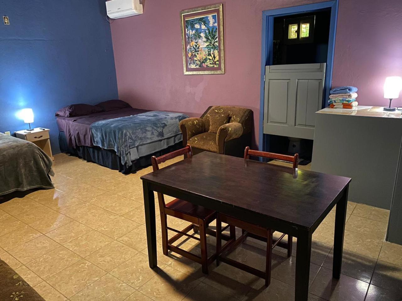 Airport Inn Roatan Ngoại thất bức ảnh