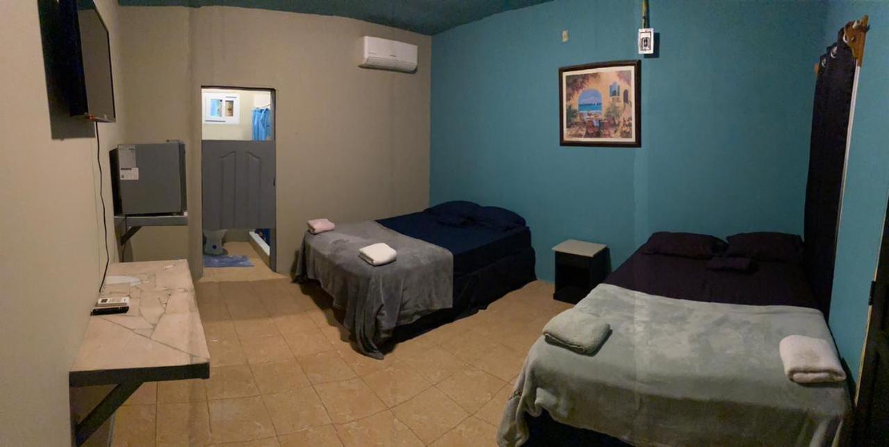 Airport Inn Roatan Ngoại thất bức ảnh