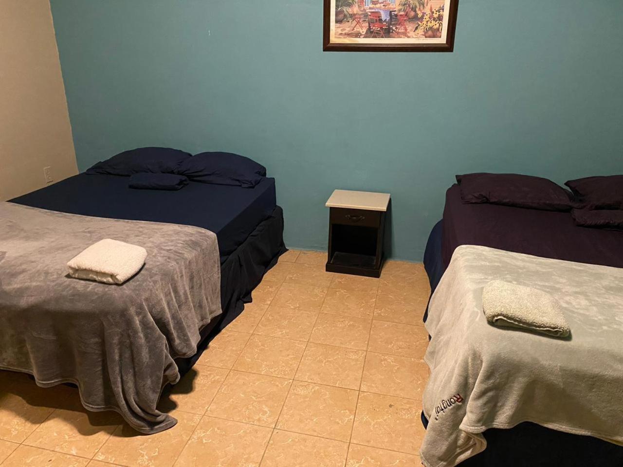 Airport Inn Roatan Ngoại thất bức ảnh