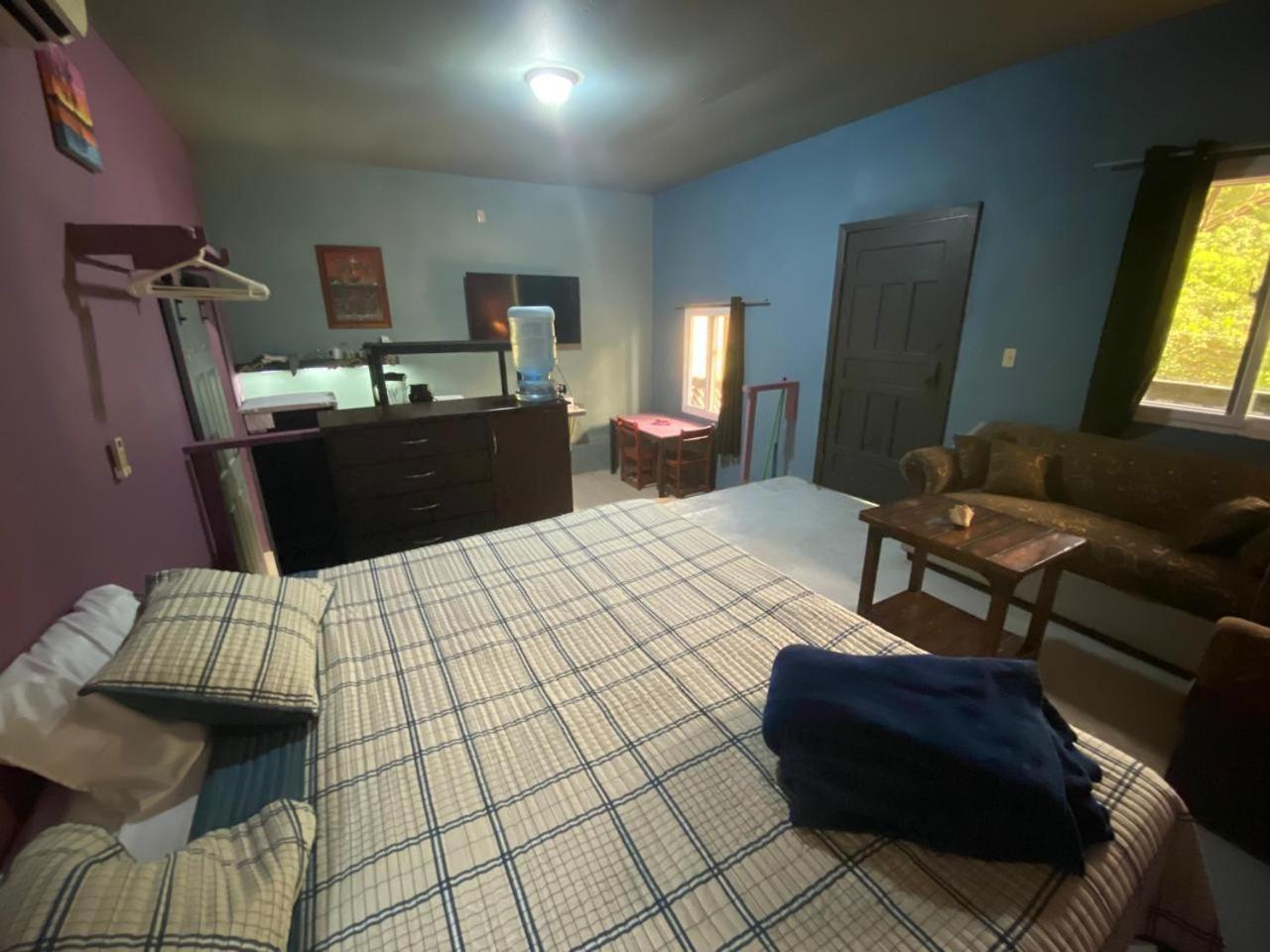 Airport Inn Roatan Ngoại thất bức ảnh